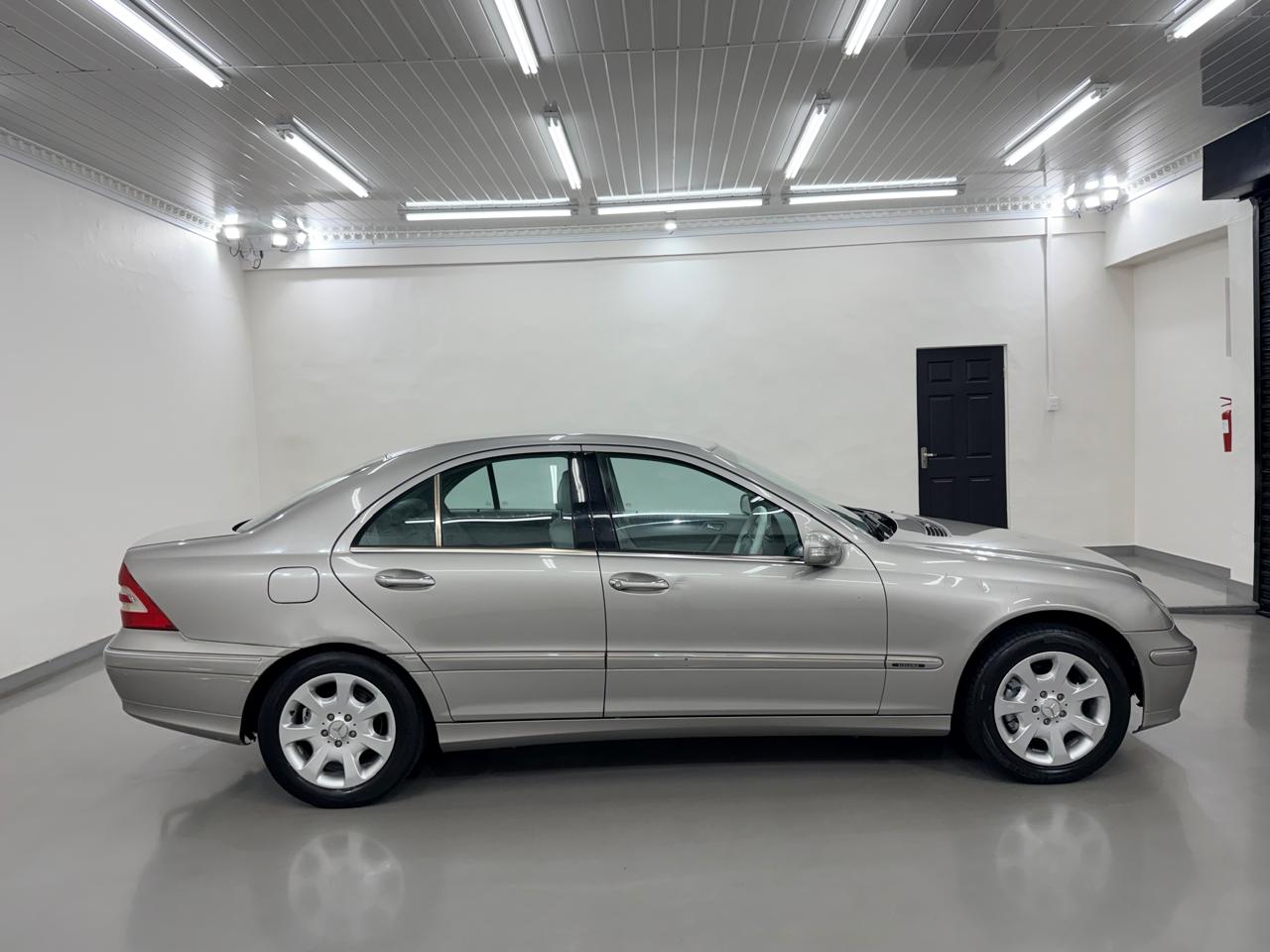 2005 Mercedes Benz C200