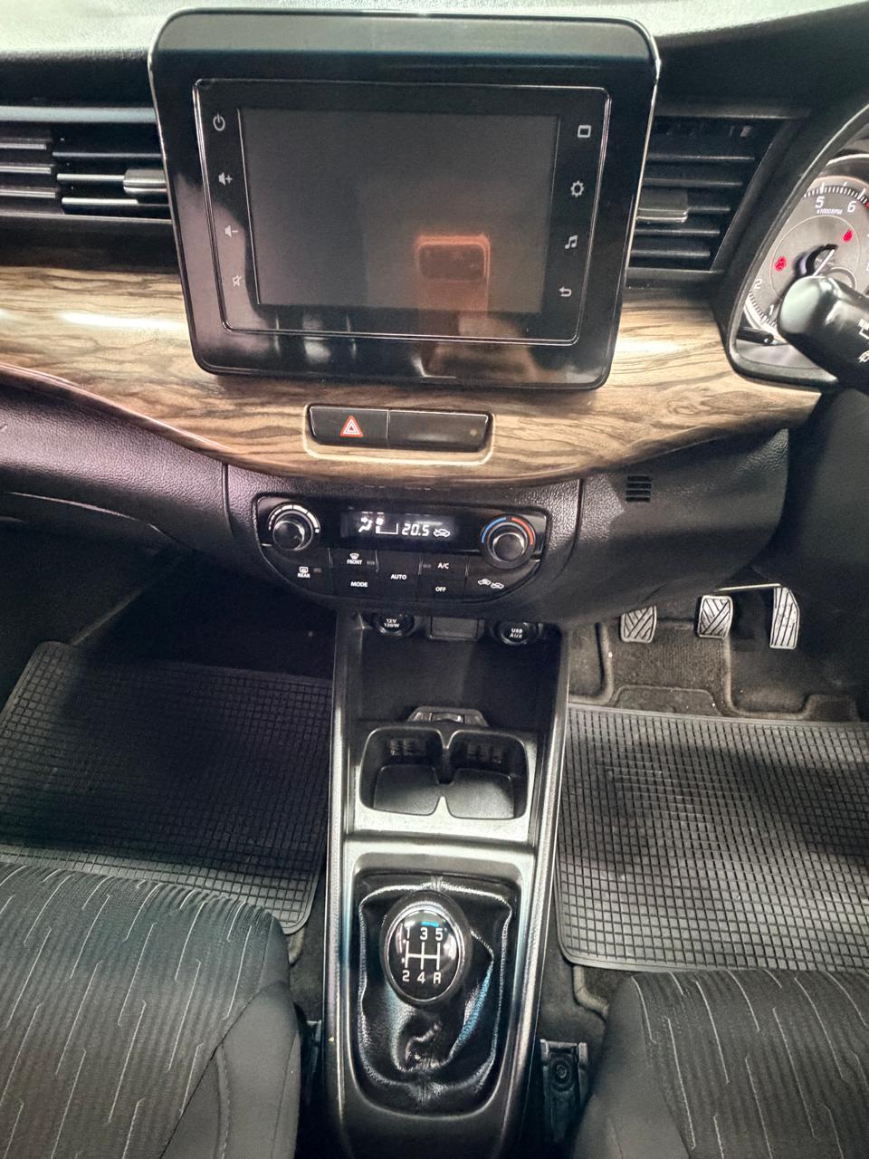 2023 Toyota Rumion 1.5TX