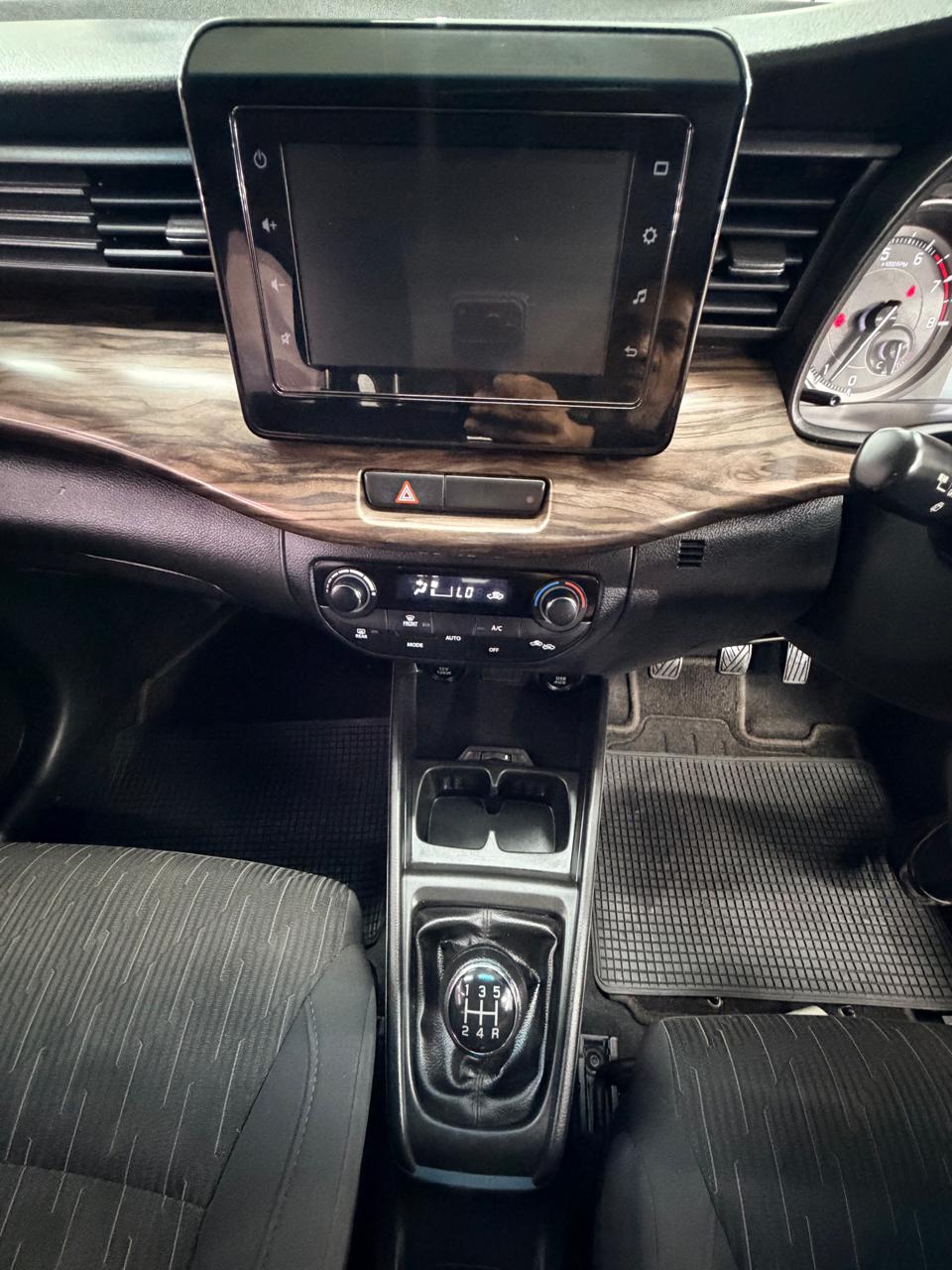 2023 Toyota Rumion 1.5TX