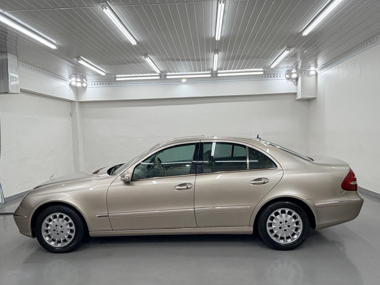 2004 Mercedes Benz E320 Auto