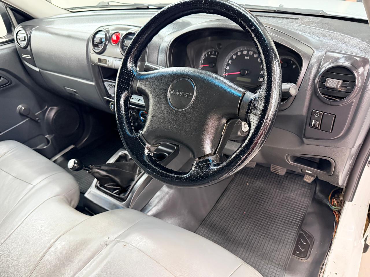 2011 Isuzu KB200 Petrol